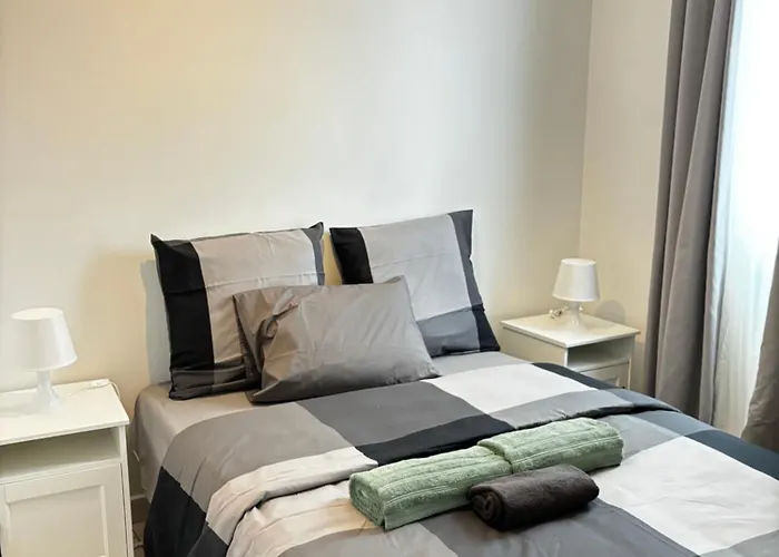 Appartement F3 Avec Projecteur A 100M Du Metro!