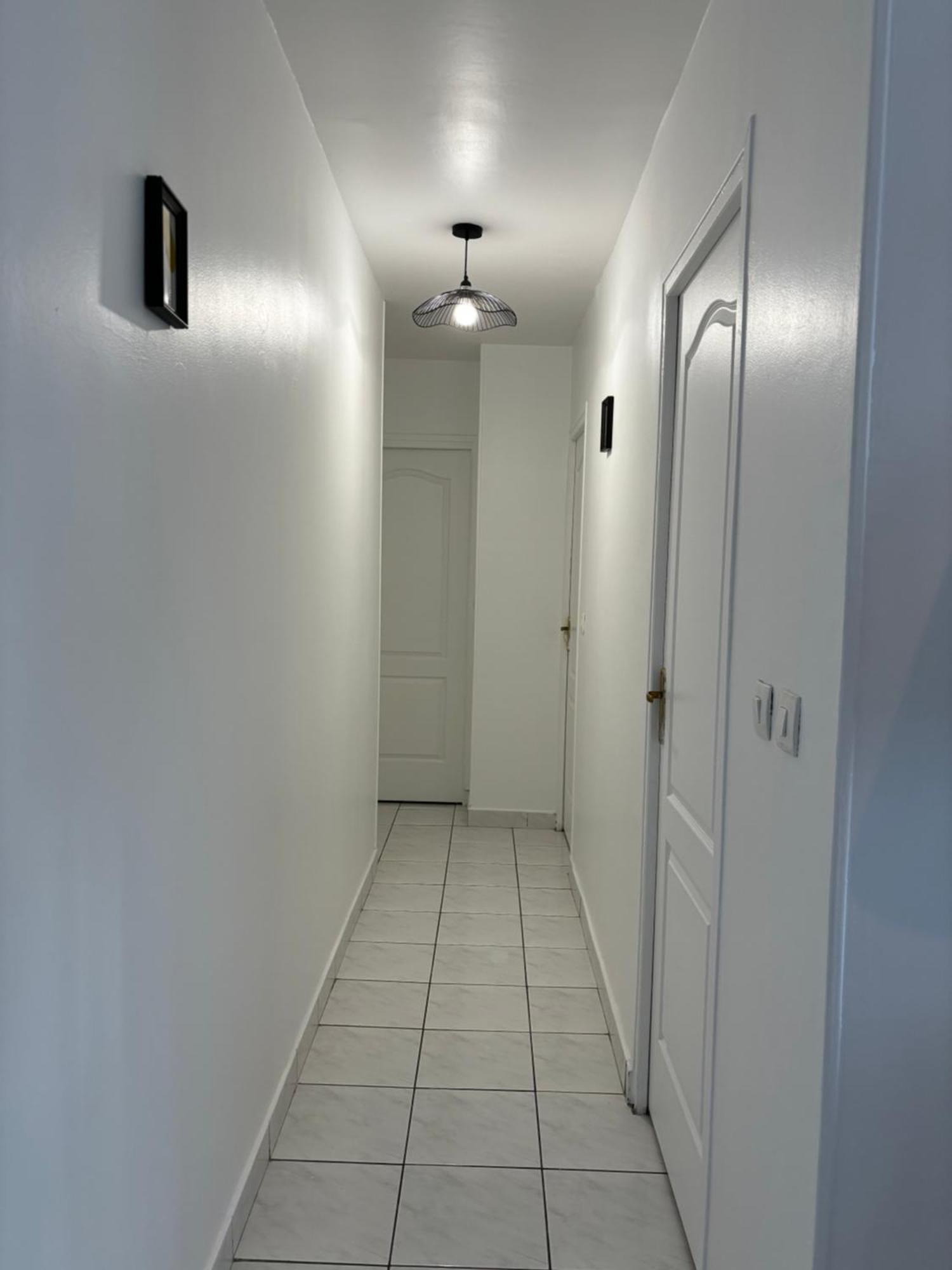 Apartment F3 Avec Projecteur A 100m Du Metro! Saint-Ouen (Seine-Saint-Denis)