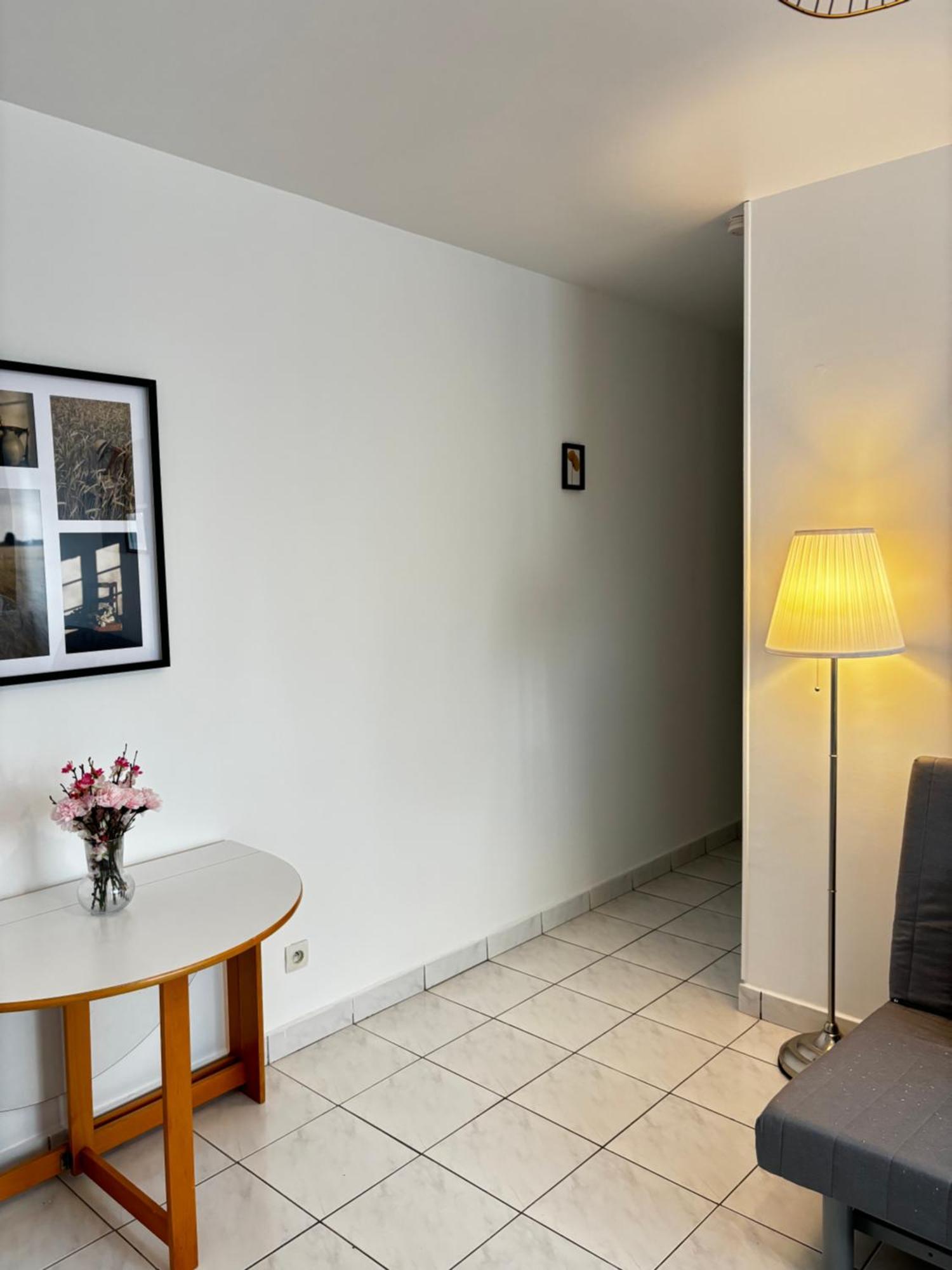 F3 Avec Projecteur A 100m Du Metro! Apartment *